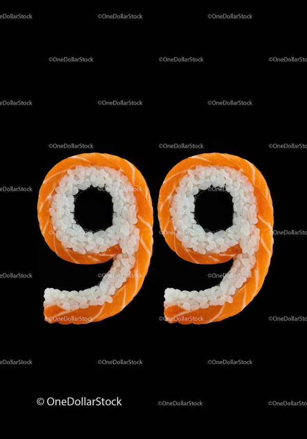Liczba Dziewięćdziesiąt Dziewięć zrobiona z kawałków sushi na czarnym tle