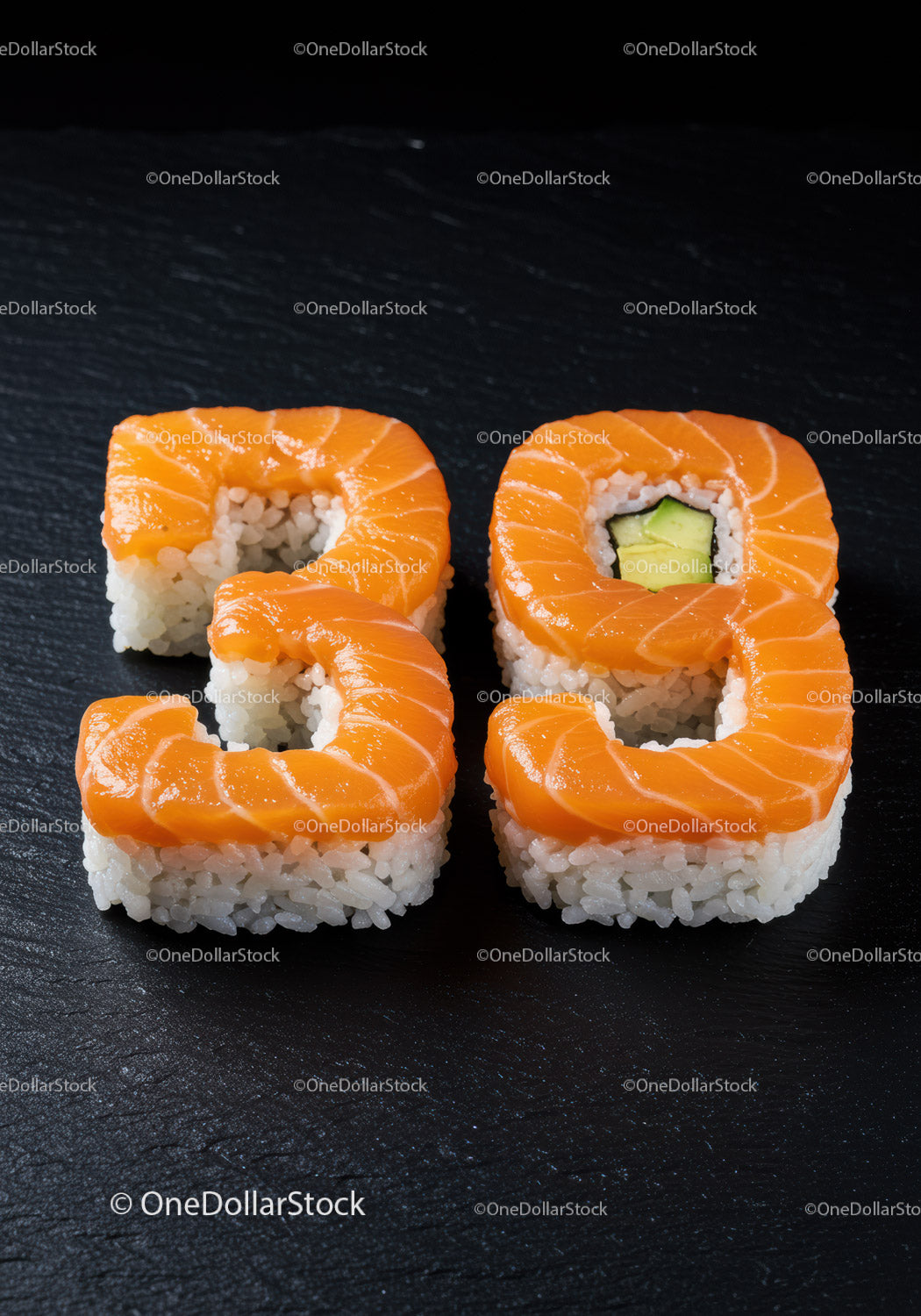 Sushi z łososiem w kształcie liczby dwadzieścia dziewięć na łupku