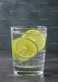 Sparkling water with fresh lime slices in clear glass