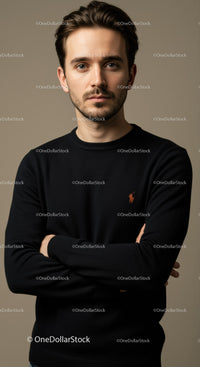 Thoughtful young man posing with crossed arms indoors