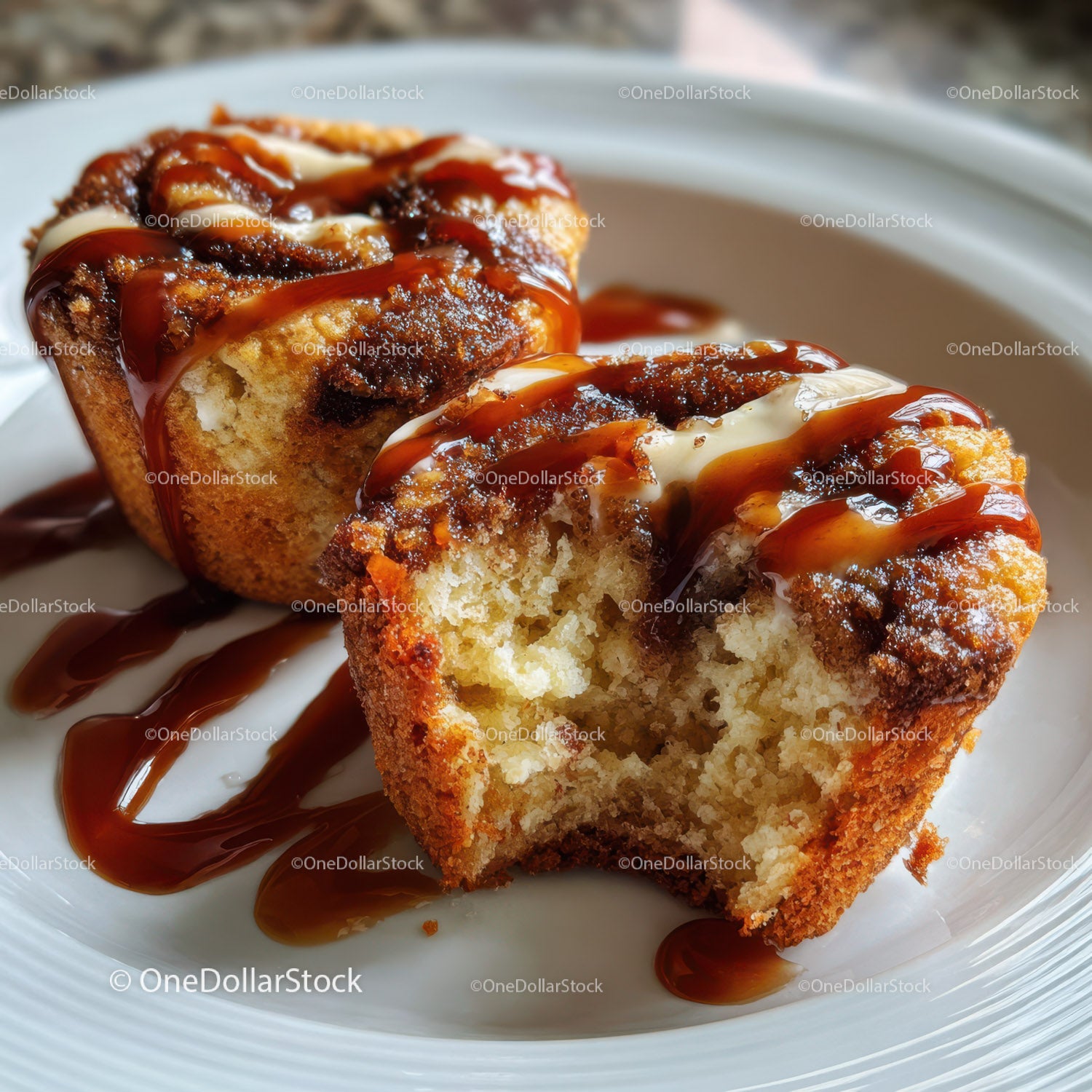 Moist Vanilla Sponge Cake with Chocolate and Caramel Sauce (32 Images)