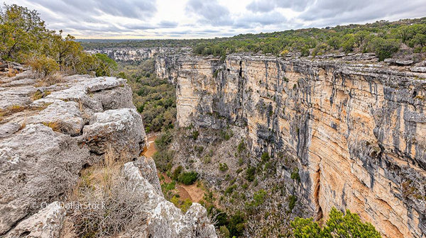 Scenic Overlook of Majestic Canyon and Cliffs