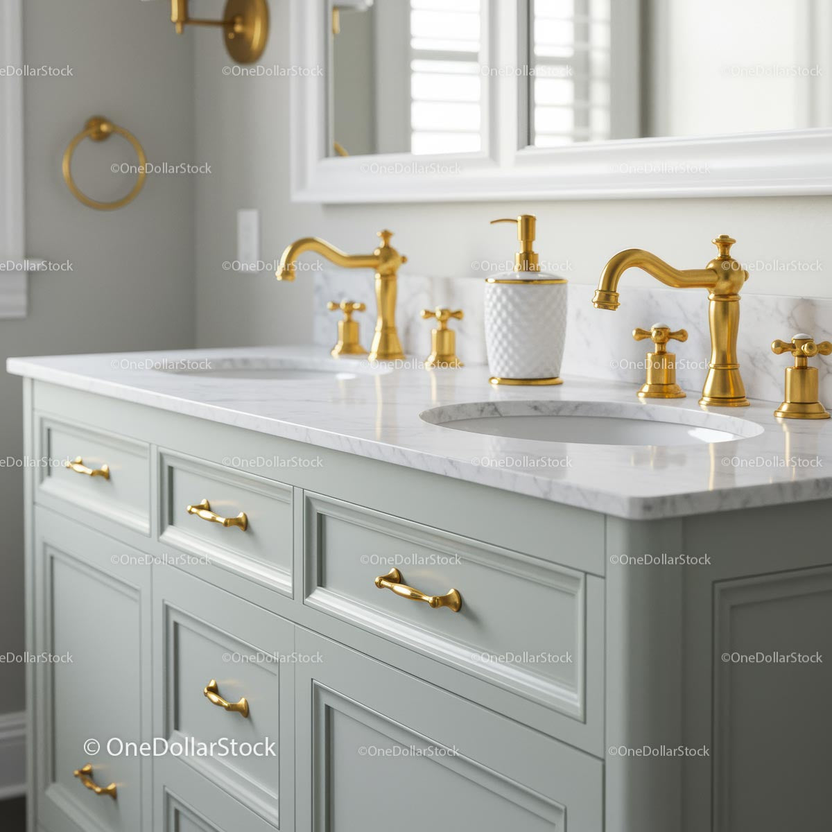 Modern Bathroom with Gold Accents and Marble Countertop