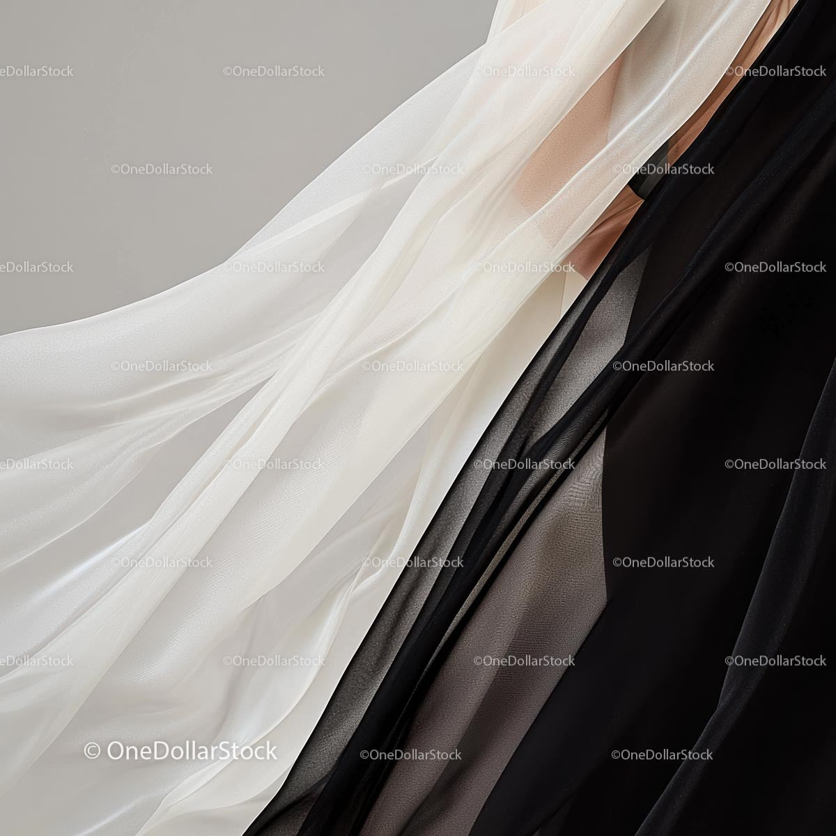 Płynne, przezroczyste tkaniny w monochromatycznej elegancji