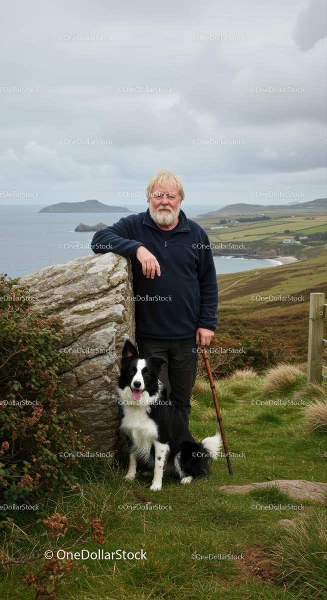 Starszy mężczyzna z border collie na irlandzkiej wycieczce wzdłuż wybrzeża
