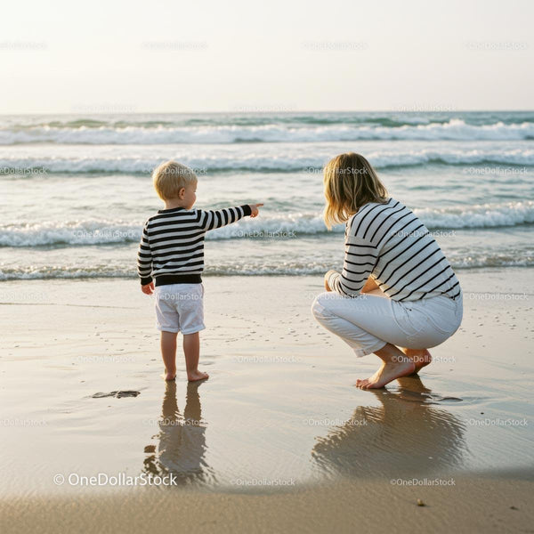 Mama i dziecko cieszą się dniem na plaży