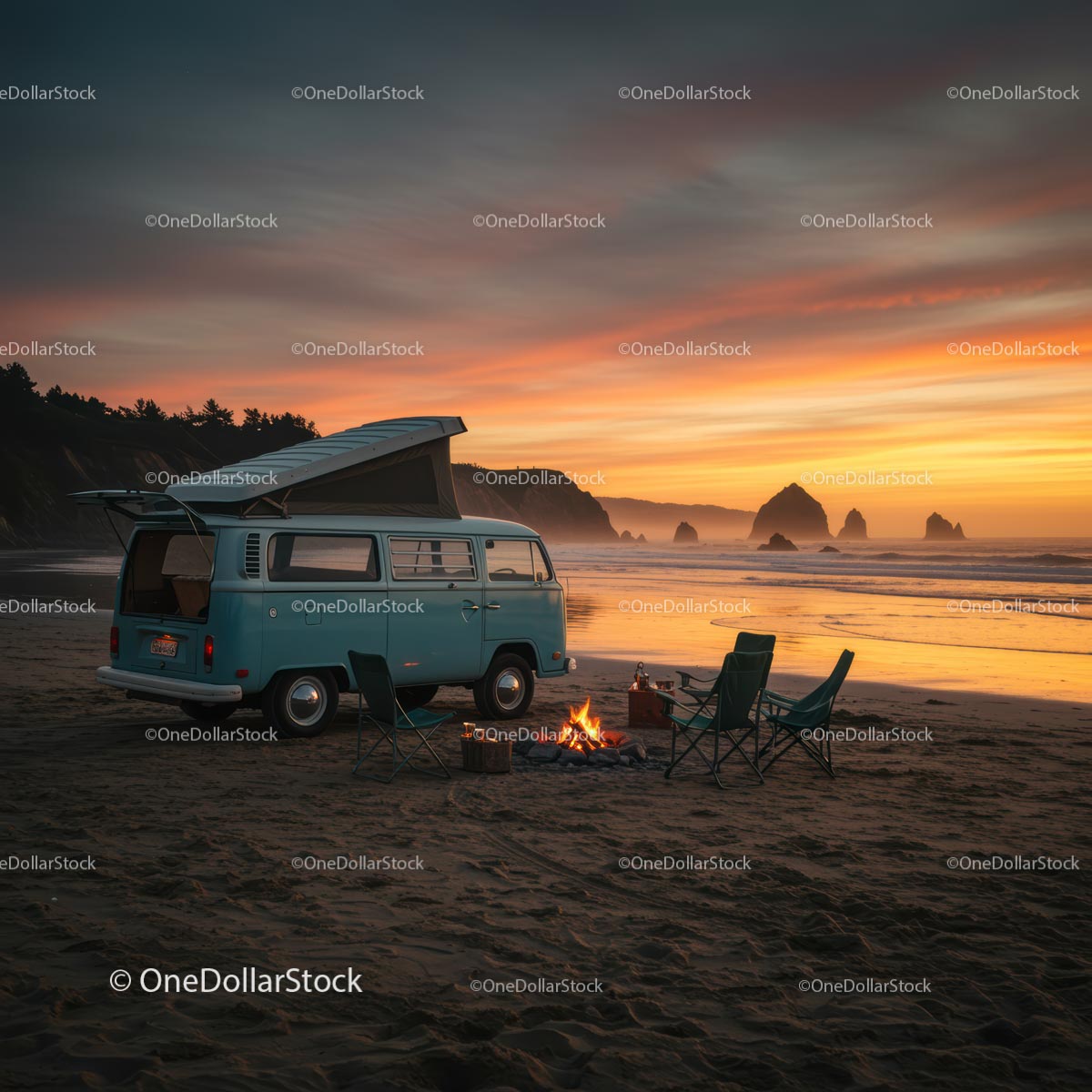 Retro Camper Van przy ognisku na Sunset Beach
