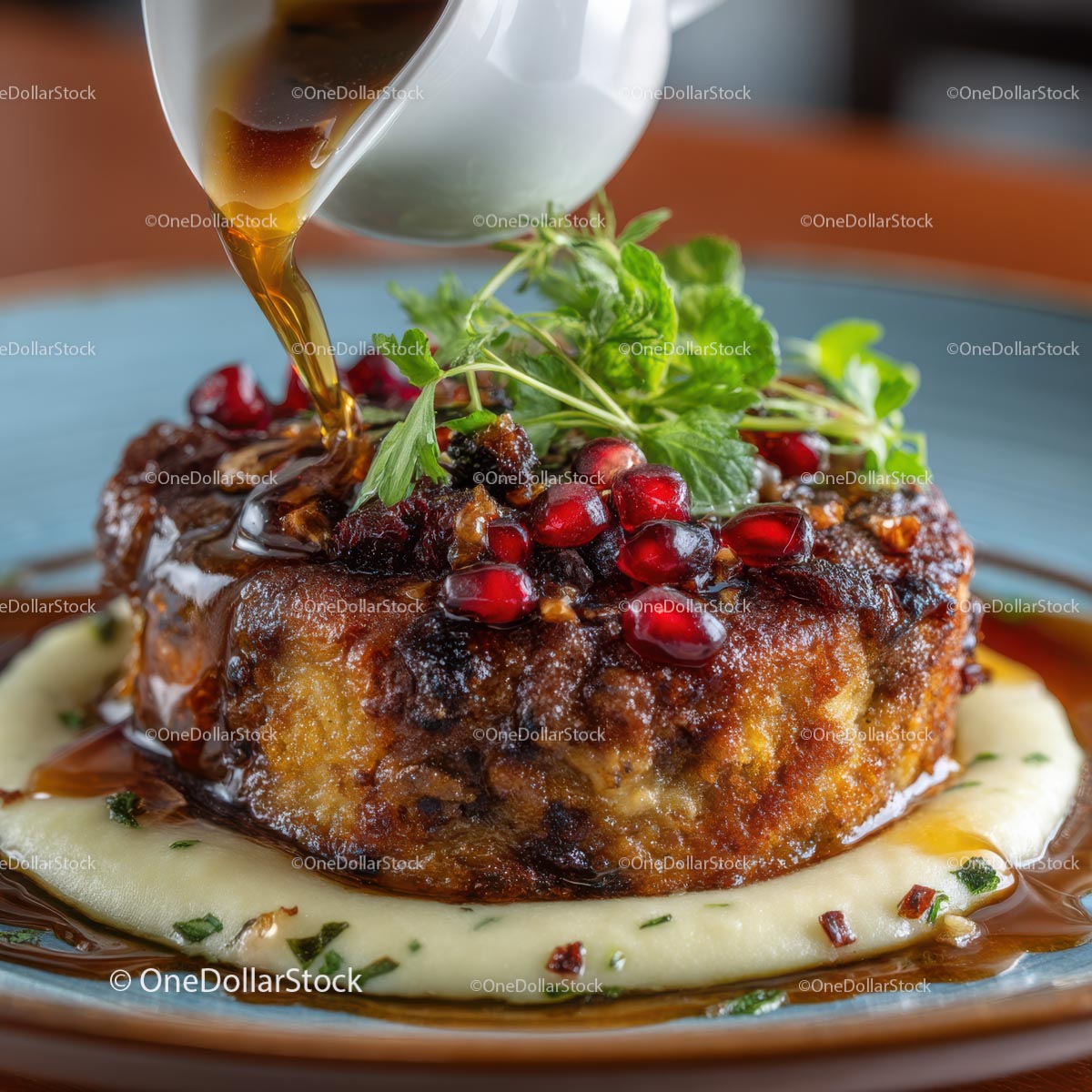 Soczyste danie gourmet z granatem i ziołami