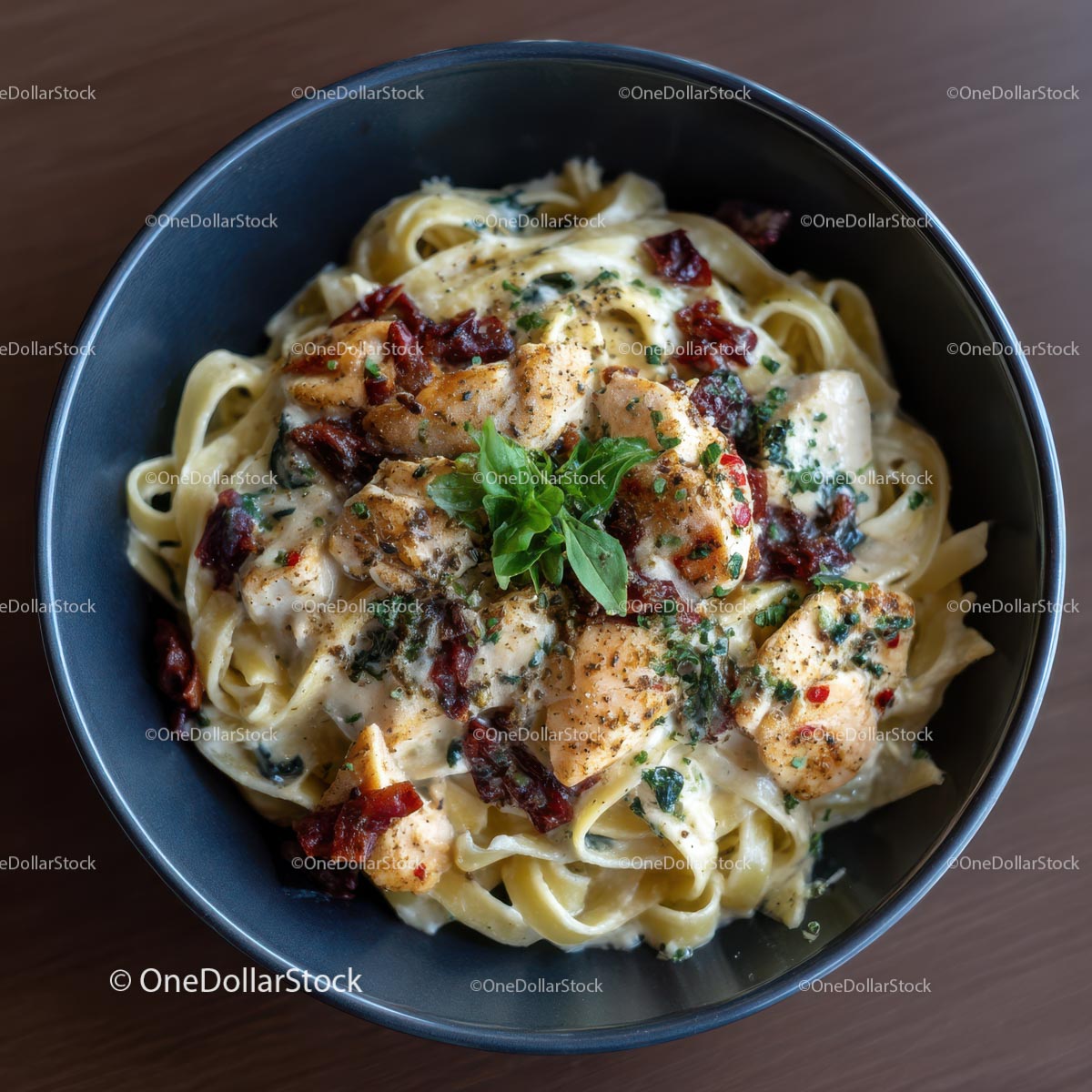 Creamy Chicken Pasta with Sun-Dried Tomatoes