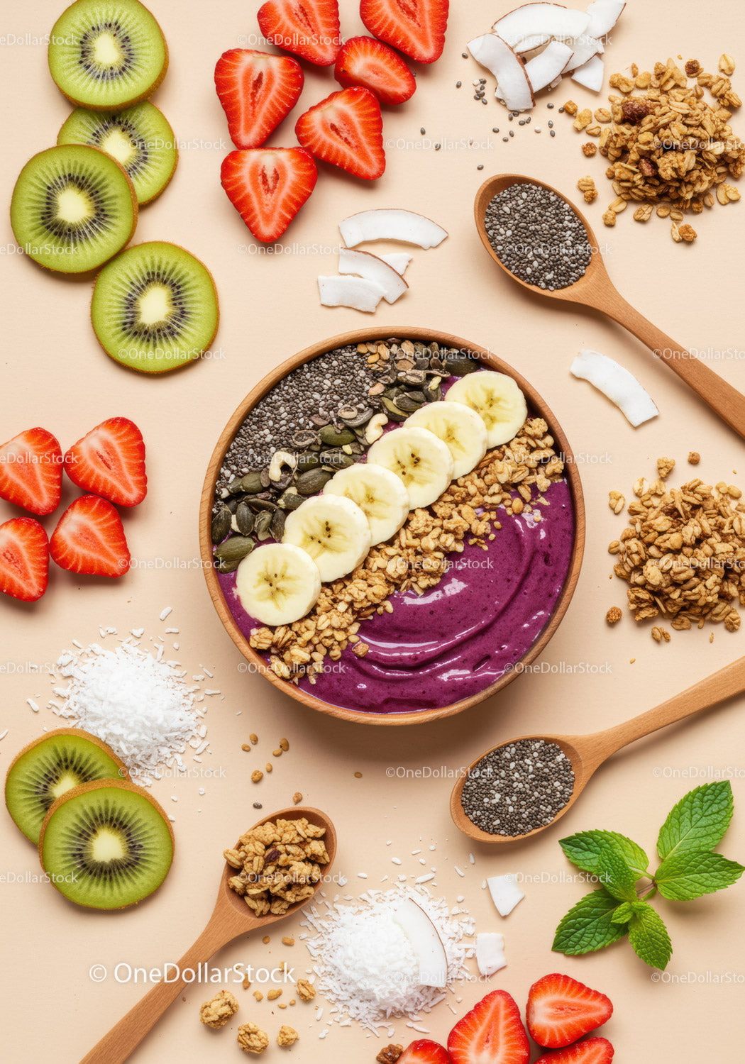 Kolorowa miska smoothie ze świeżymi owocami i nasionami