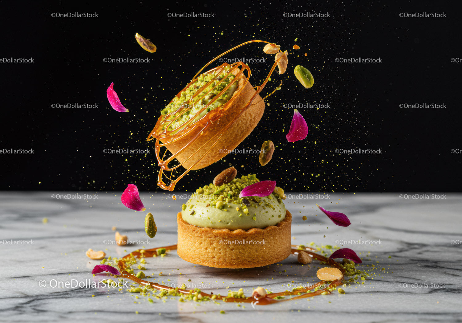 Elegancka tarta pistacjowa z karmelem i płatkami kwiatów