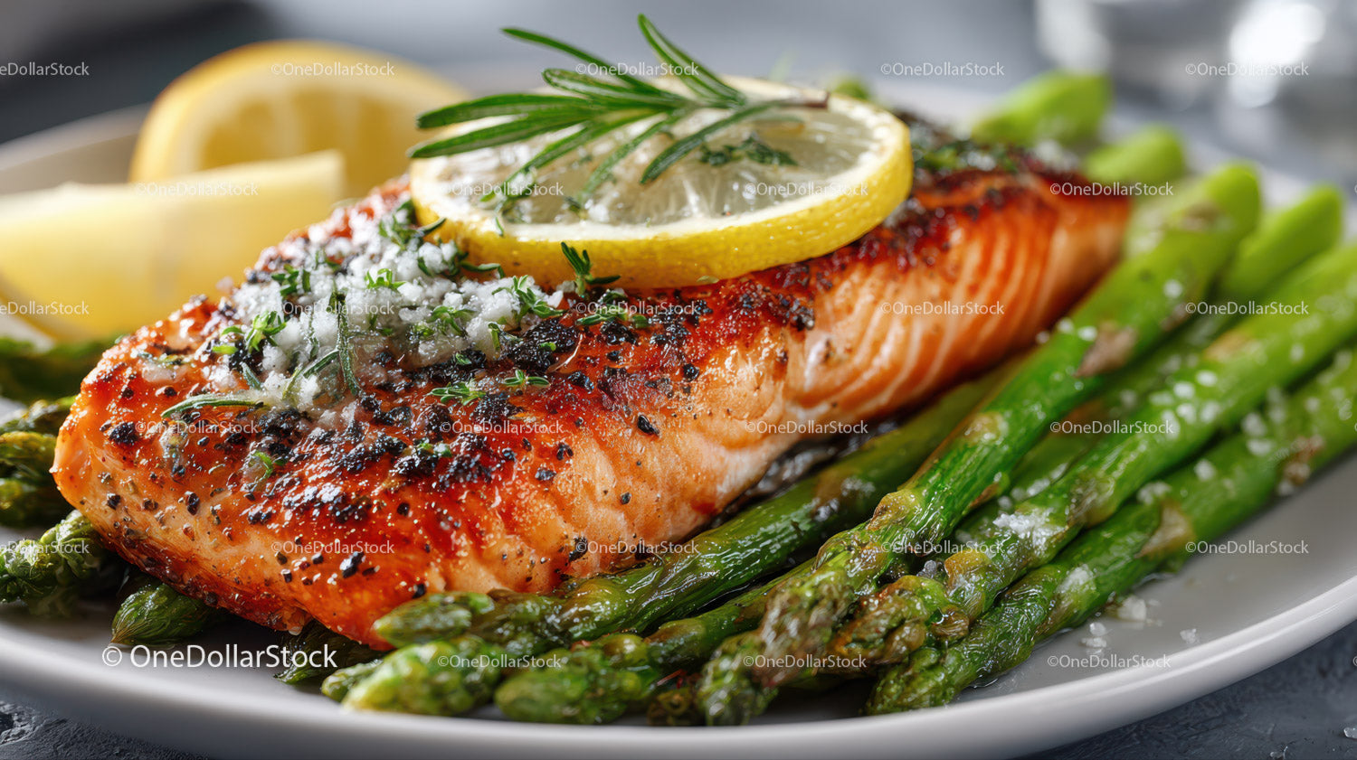 Gourmet Grilled Salmon with Asparagus and Lemon Slices