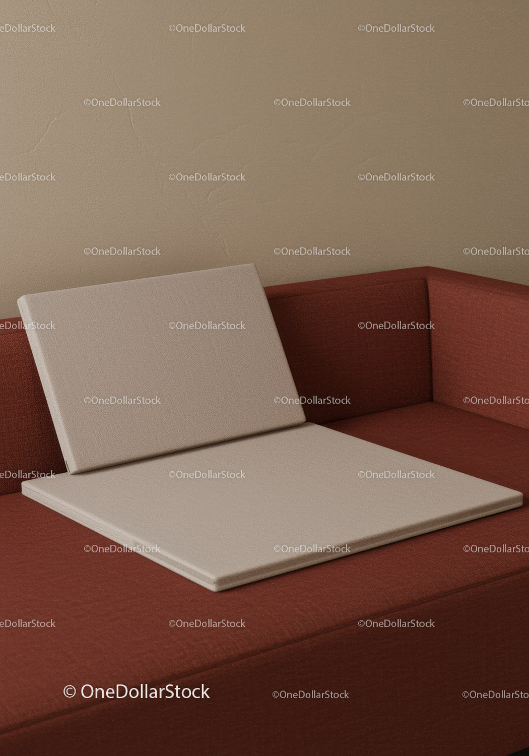 Nowoczesna sofa z beżową poduszką i czerwoną tapicerką w salonie