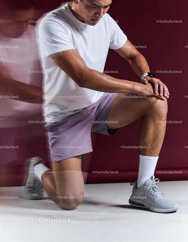 Athlete Struggling with Knee Pain during Workout