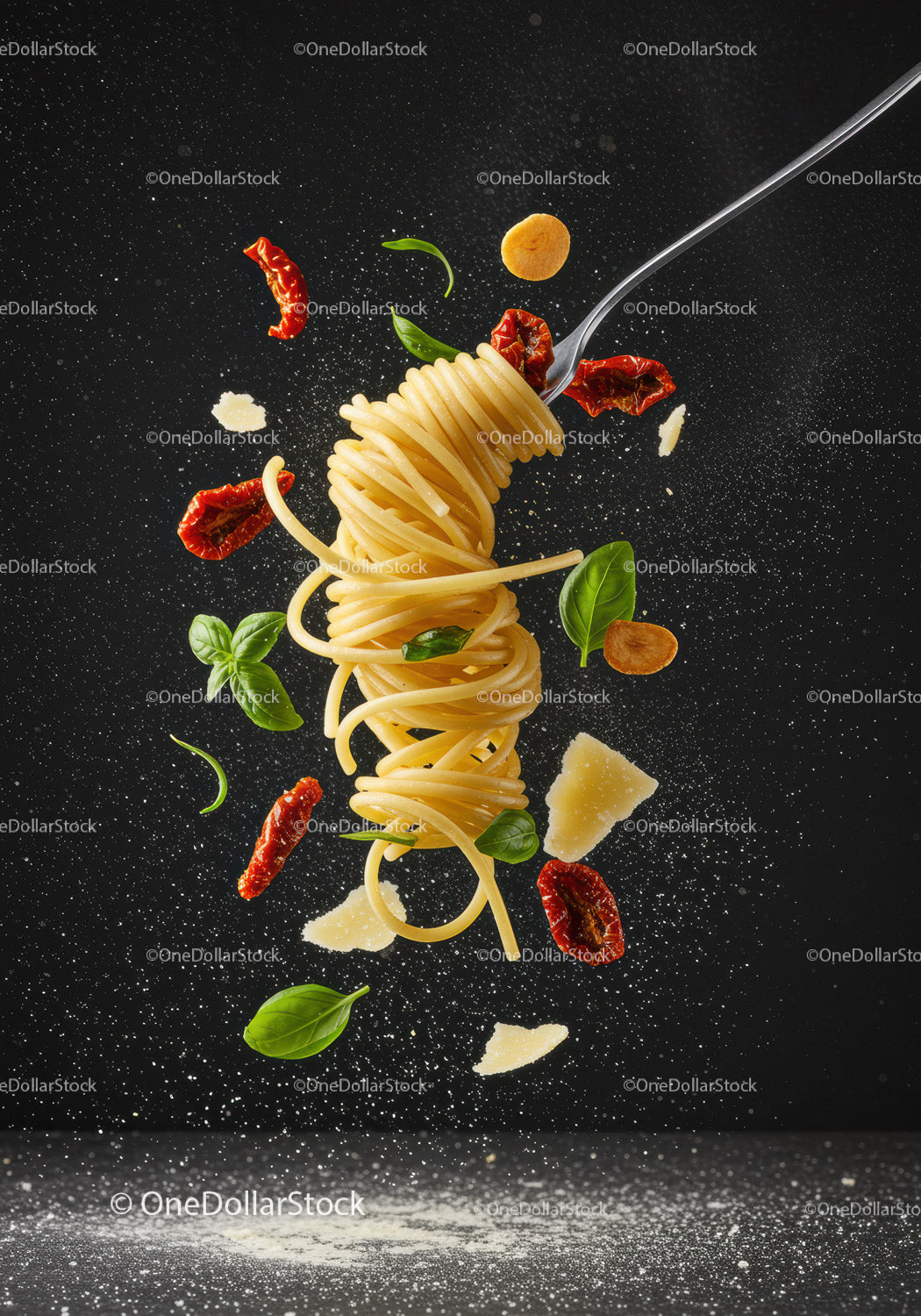 Spaghetti Twirl z bazylią i suszonymi pomidorami
