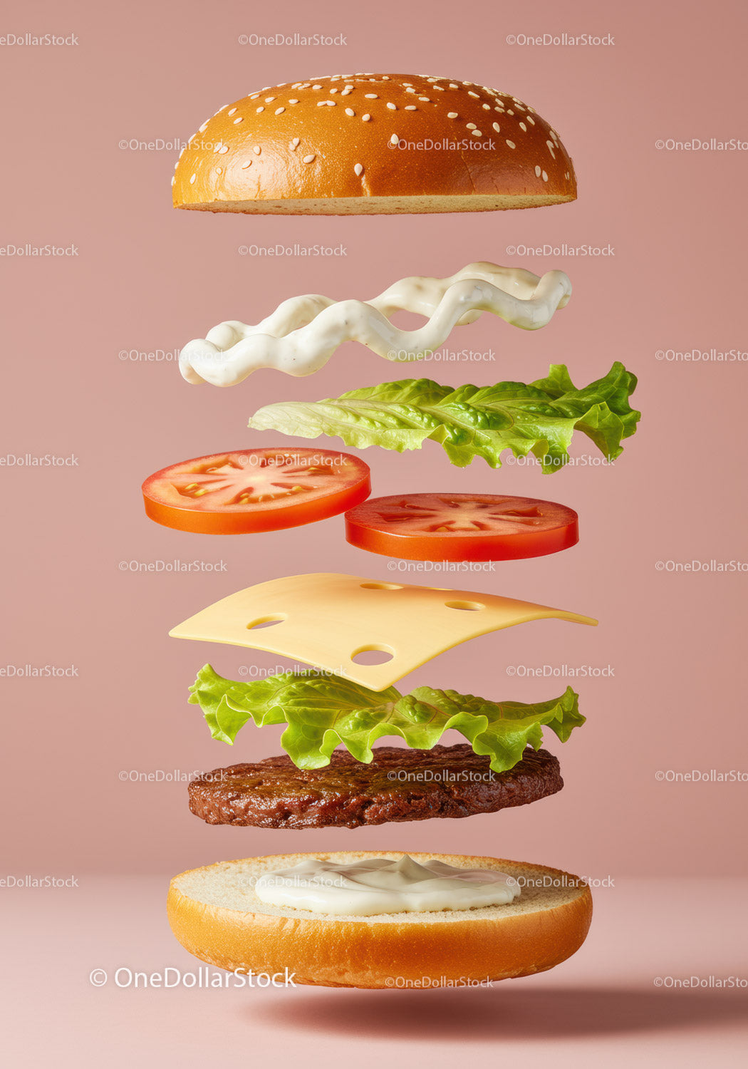 Zdekonstruowany cheeseburger ze świeżymi składnikami pływającymi