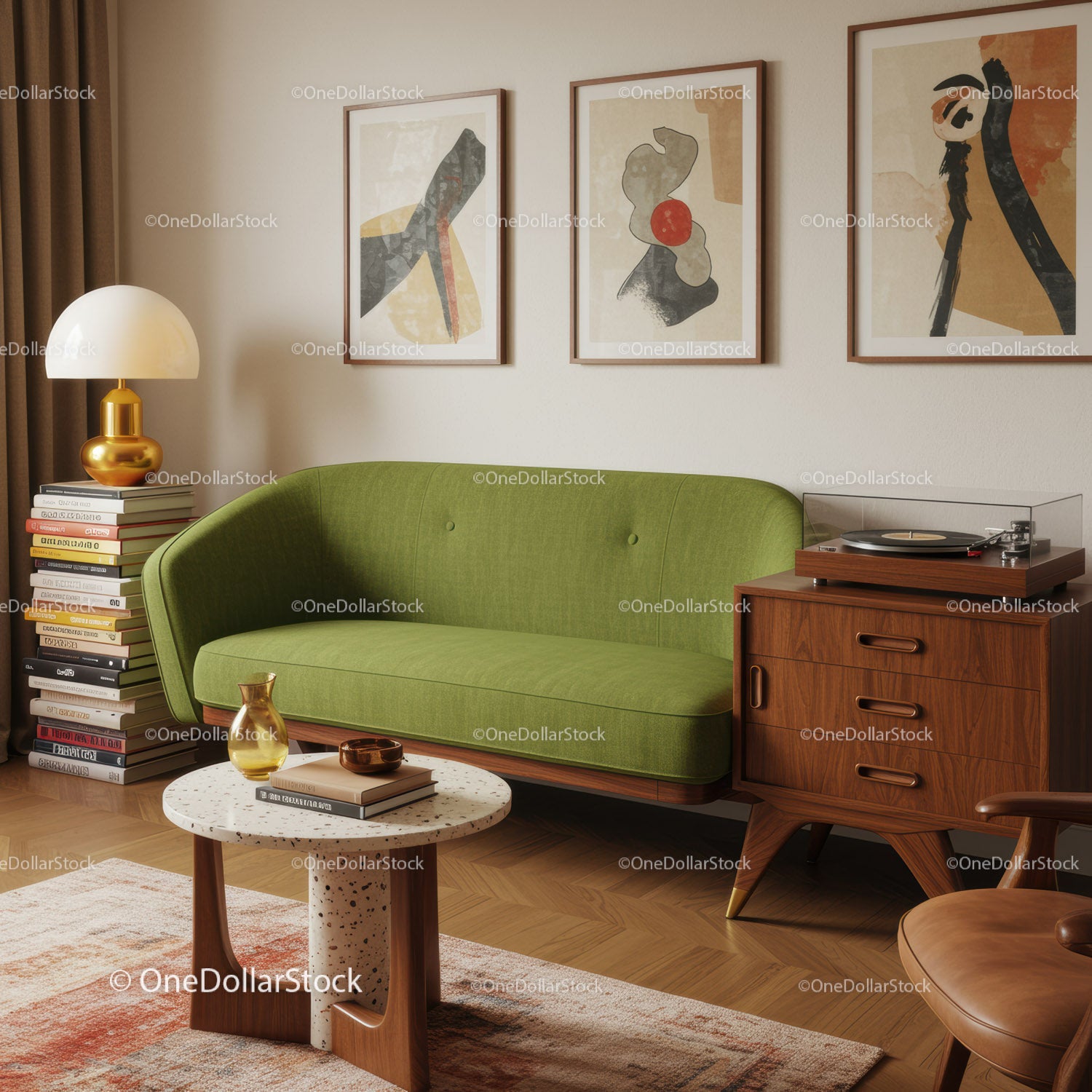 Przytulny salon w stylu mid-century z zieloną sofą i dziełami sztuki