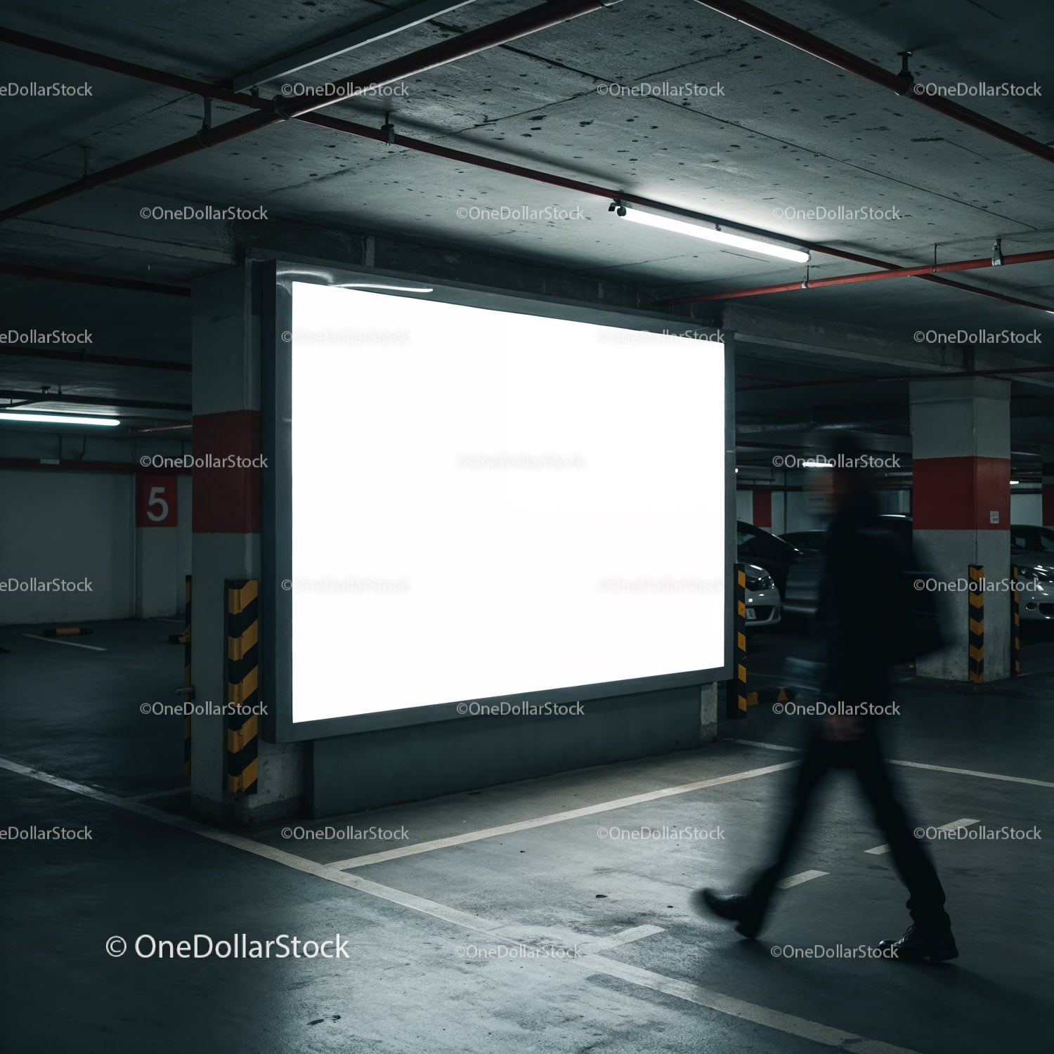Pusty, oświetlony billboard na ciemnym parkingu podziemnym