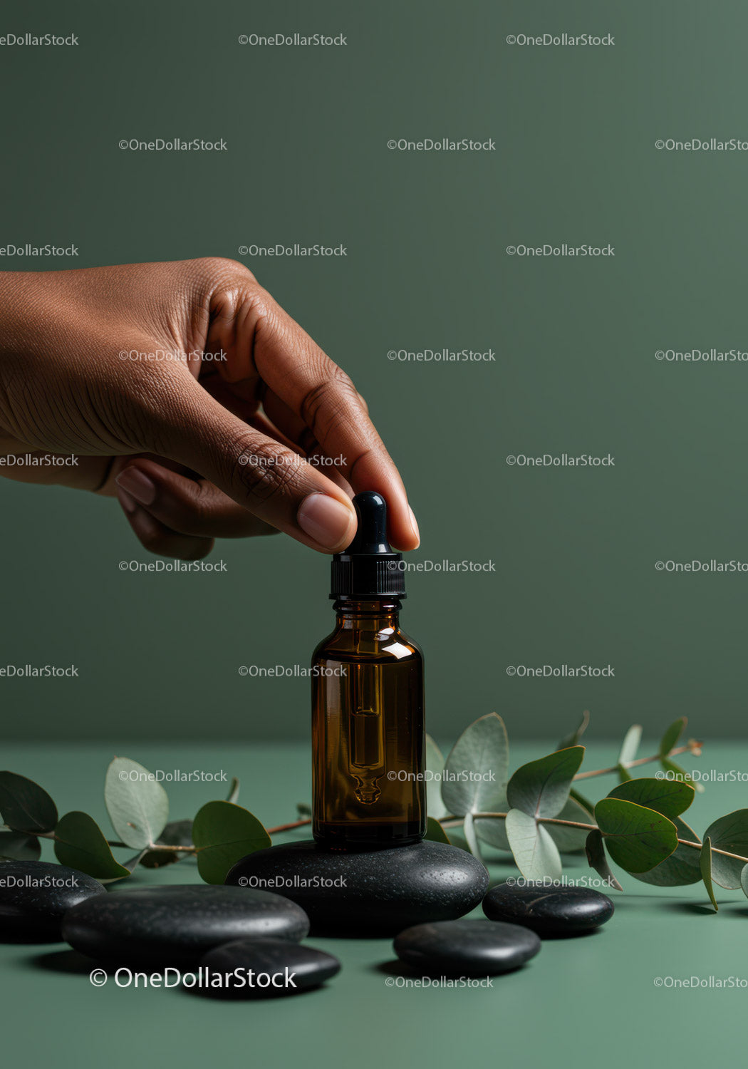Naturalna butelka z kroplomierzem do aromaterapii z eukaliptusem i kamieniami