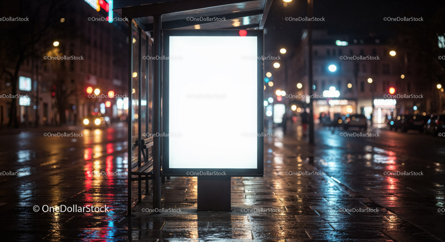 Nowoczesny cyfrowy billboard na przystanku autobusowym w deszczową noc