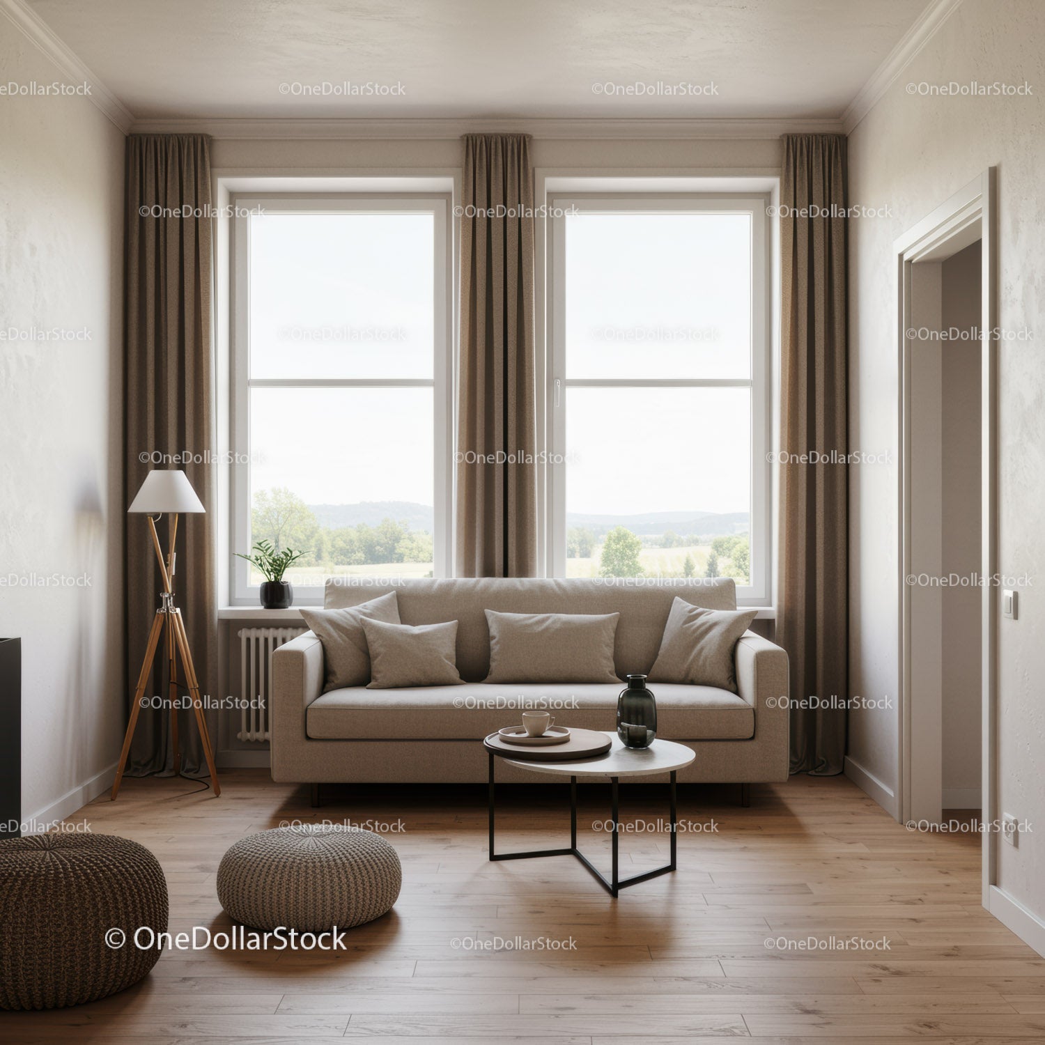 Jasny, minimalistyczny salon z beżową sofą i dużymi oknami