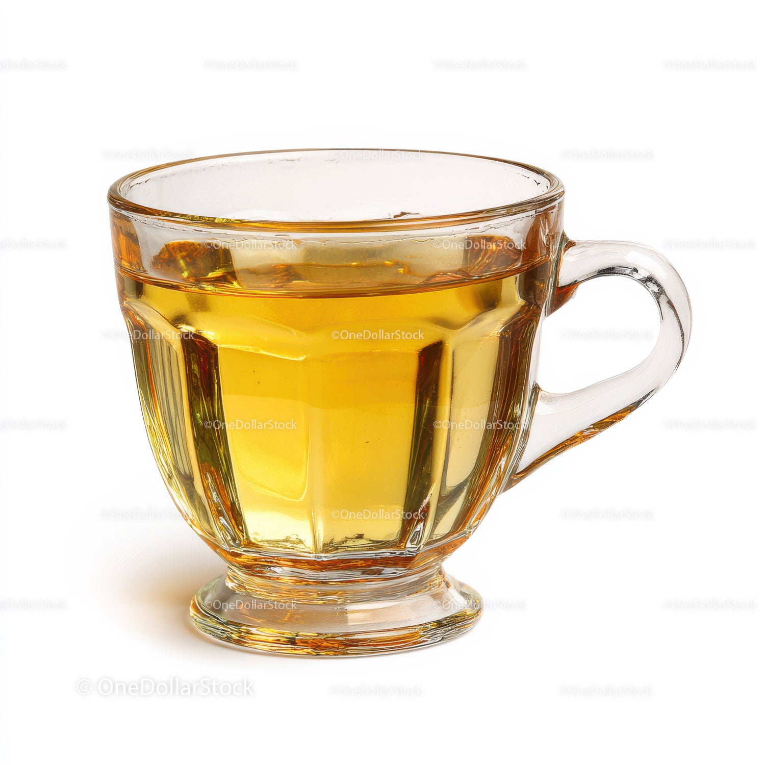 Elegant Clear Glass Tea Cup with Amber Liquid for Refreshing Drinks