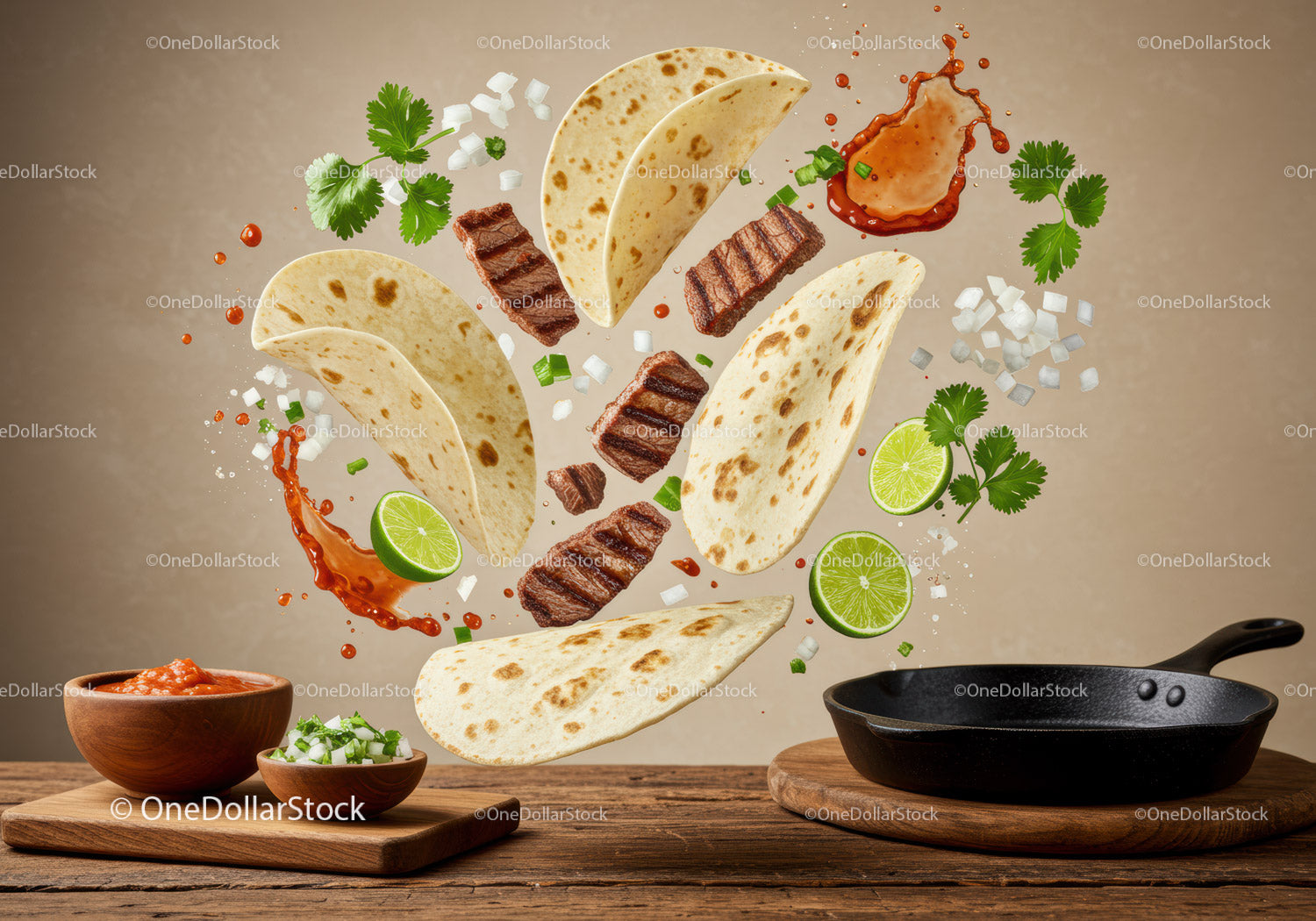 Składniki grillowanych tacos ze stekiem unoszące się w powietrzu