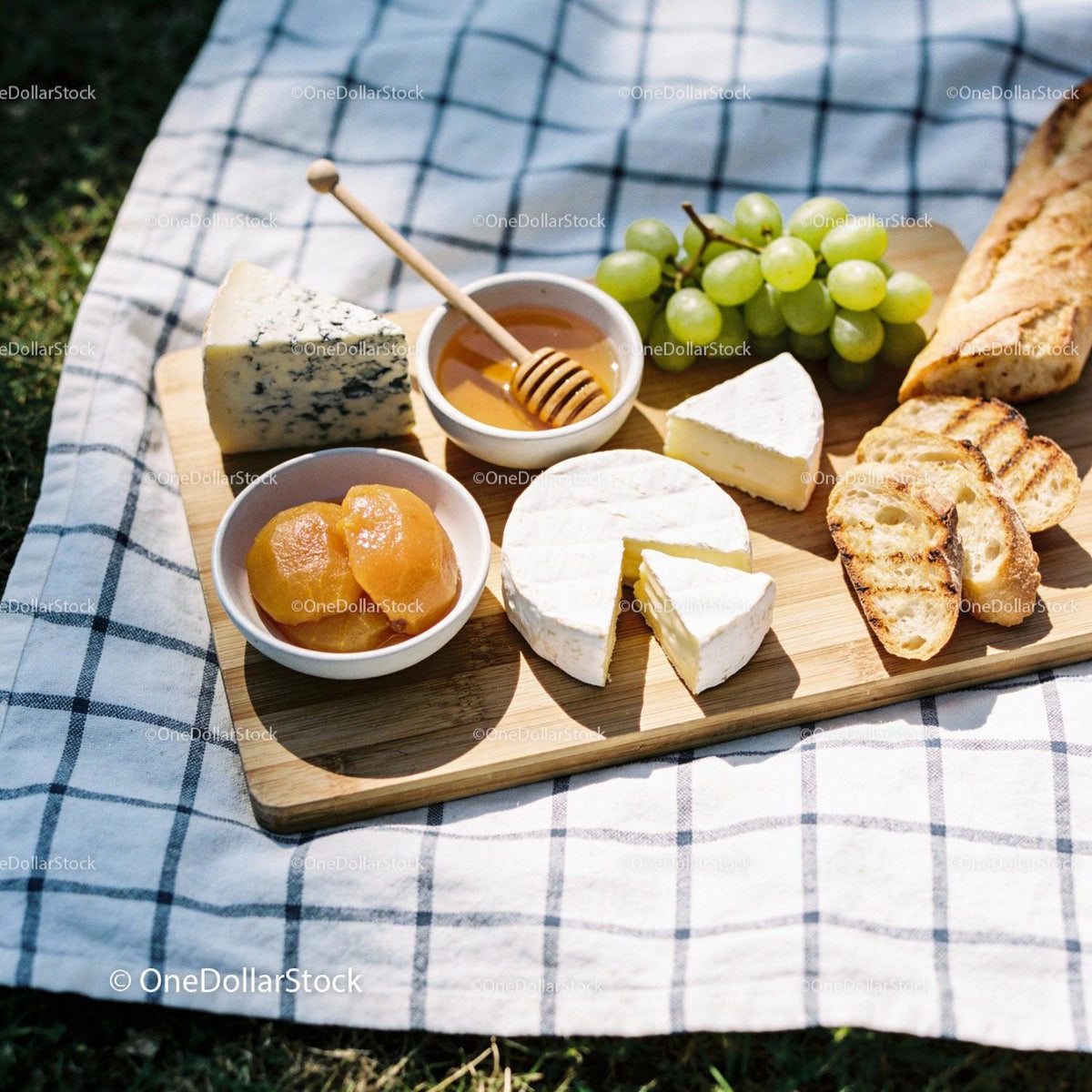 Cheese platter with honey grapes and toasted bread