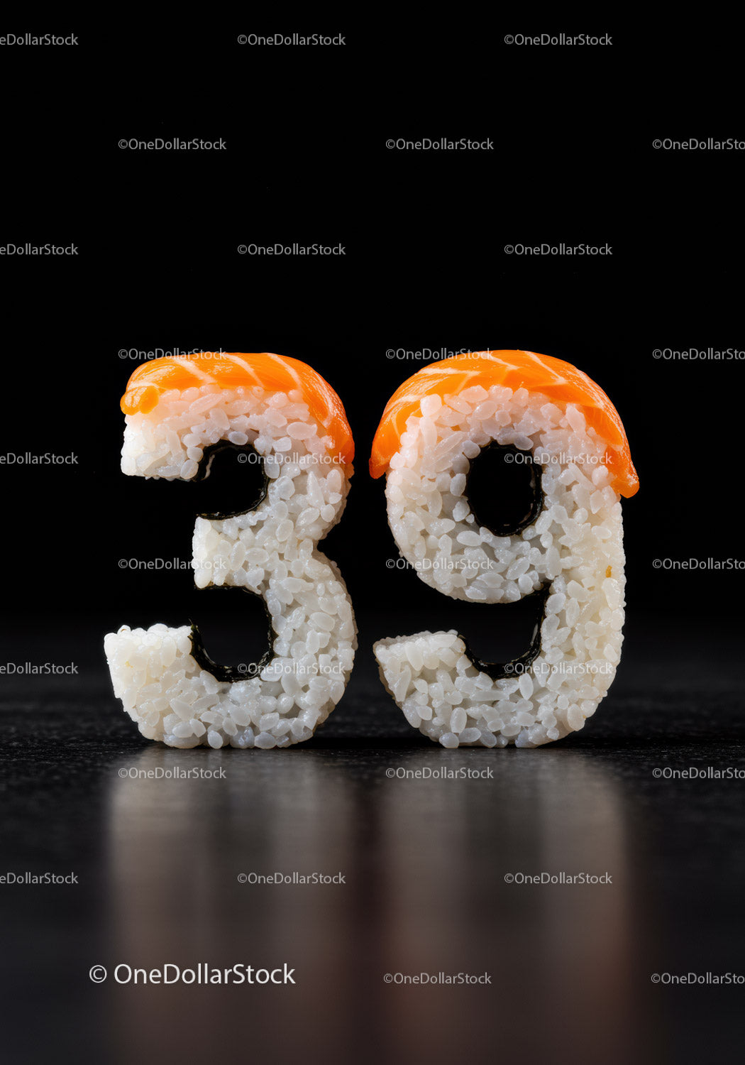 Kreatywne sushi w liczbie 39 z dodatkiem łososia
