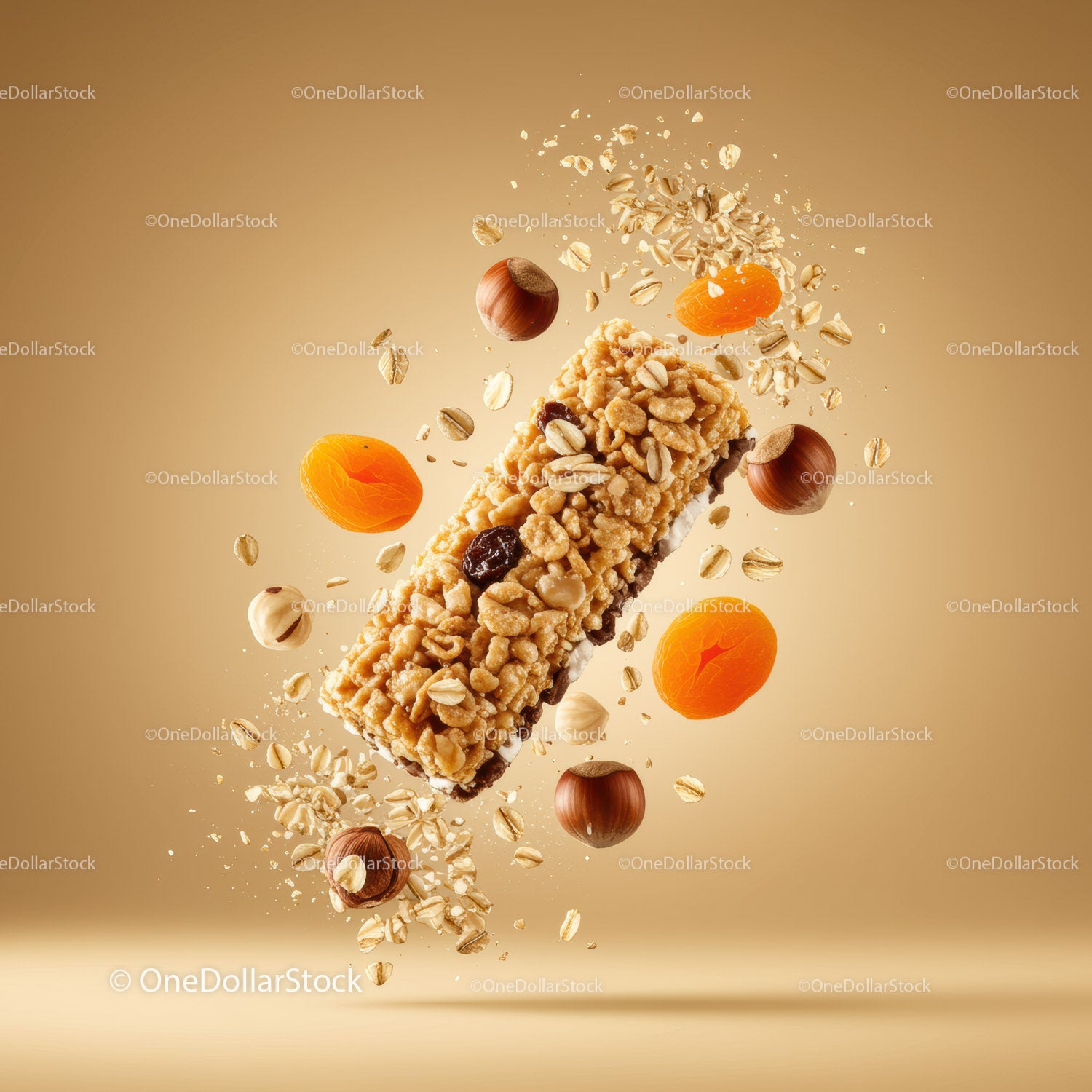 Baton granola otoczony płatkami owsianymi, orzechami i suszonymi owocami