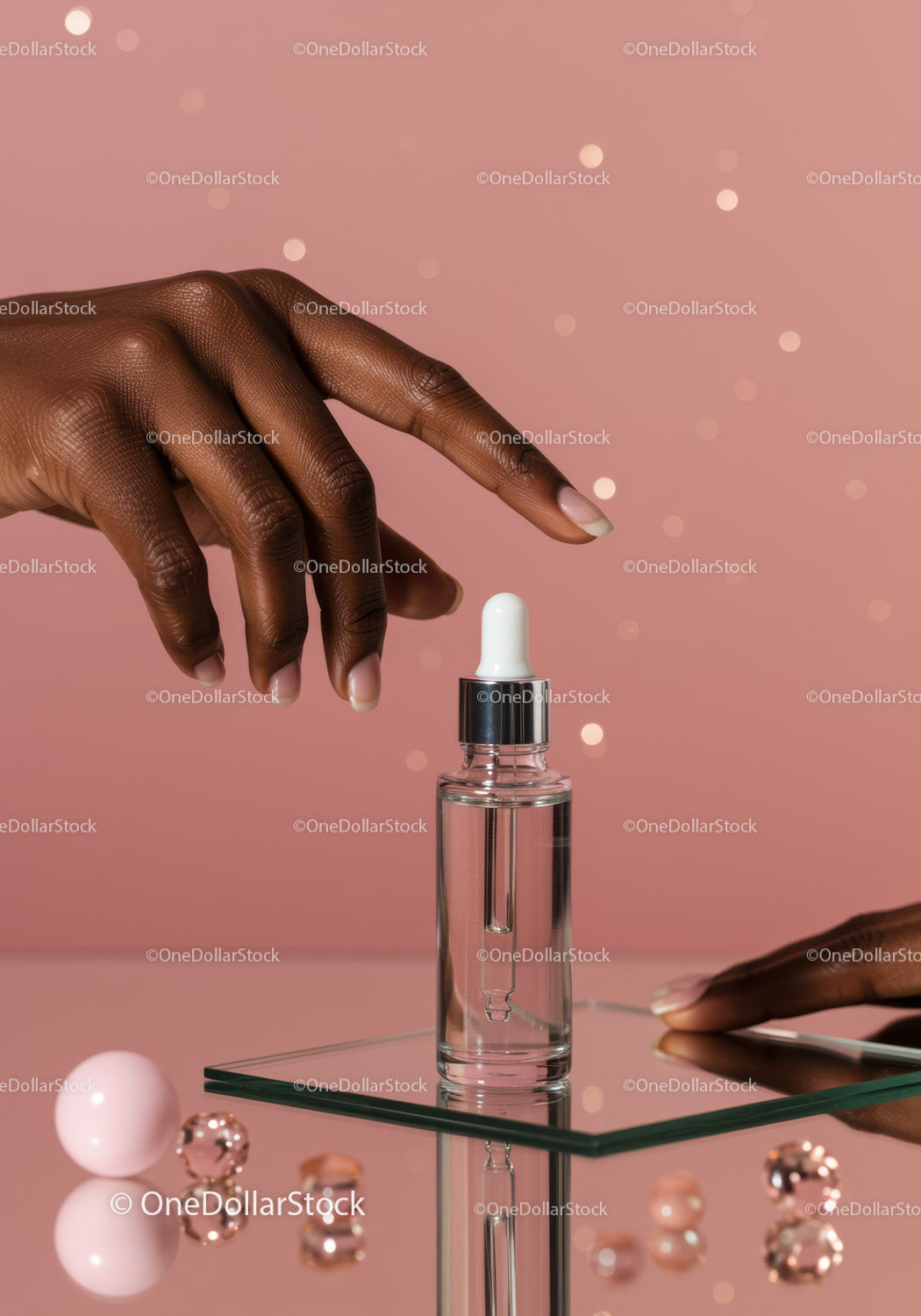 Eleganckie serum do pielęgnacji skóry nakładane ręcznie za pomocą szklanej butelki z kroplomierzem