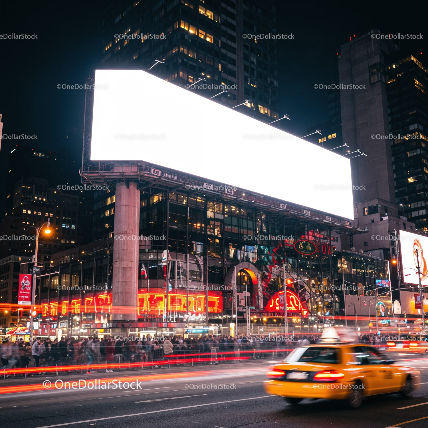 Ruchliwa ulica miejska z jasnym billboardem i żółtymi taksówkami