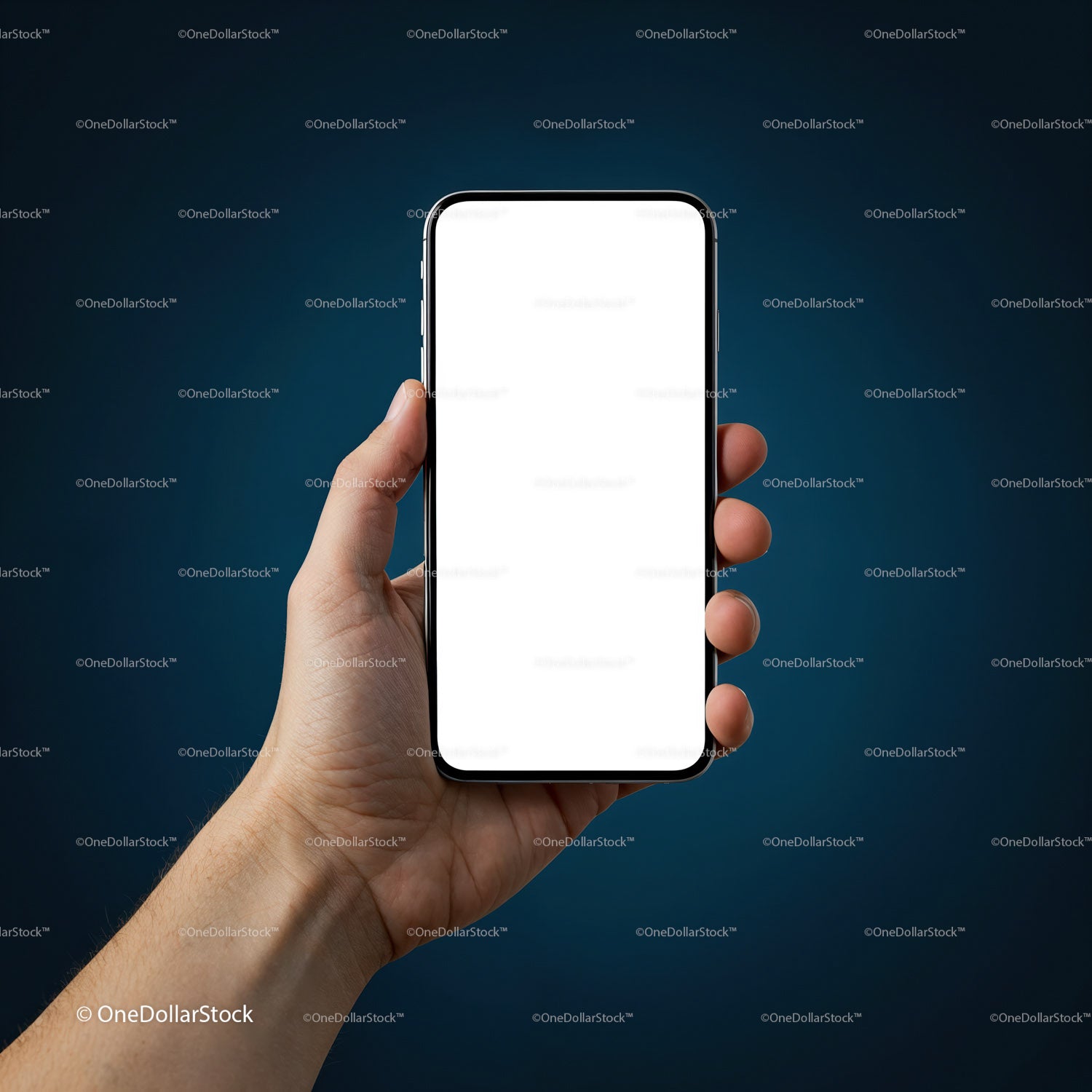 Ręka trzymająca smartfon z pustym, białym ekranem na ciemnym tle