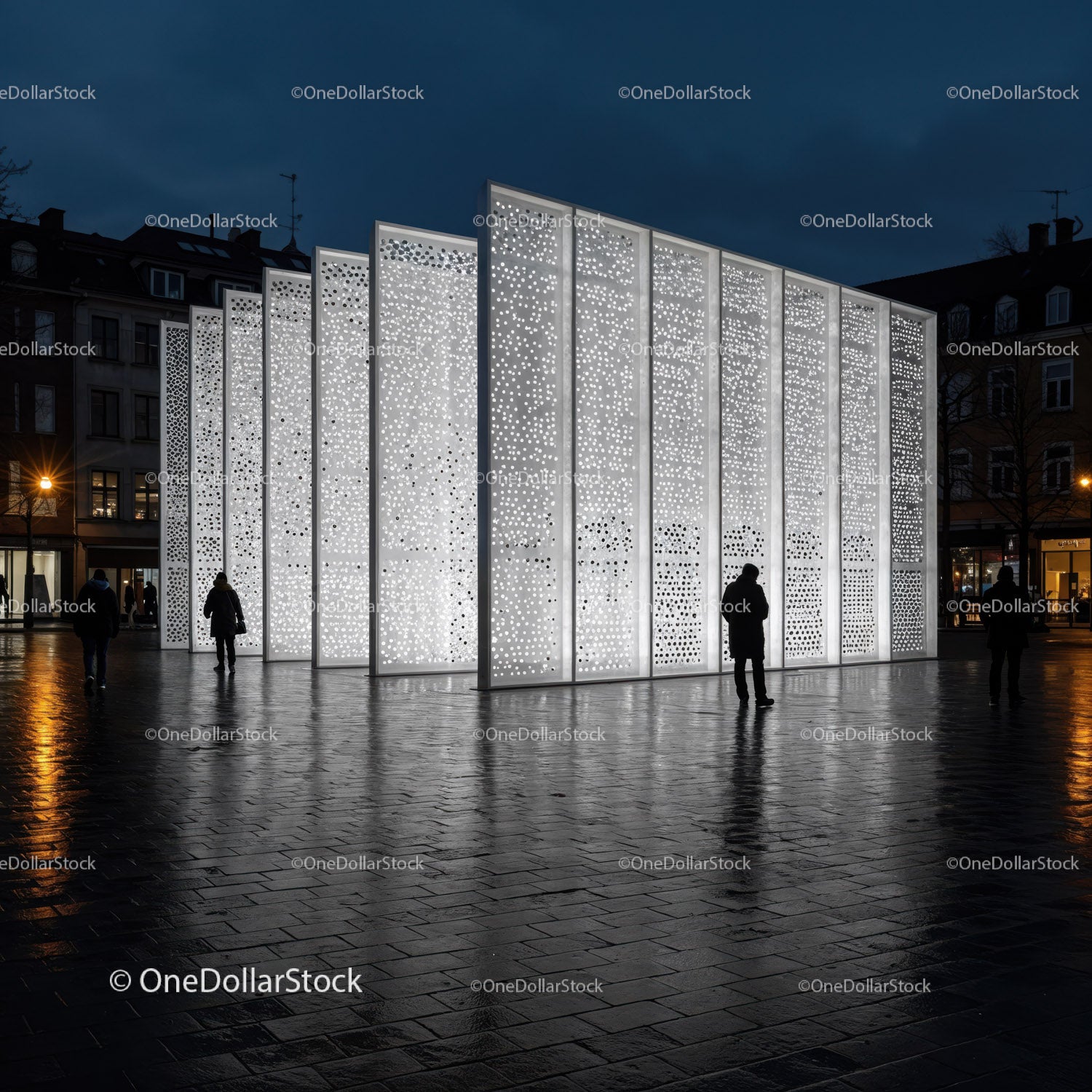 Nowoczesny, oświetlony pawilon architektoniczny na placu miejskim nocą