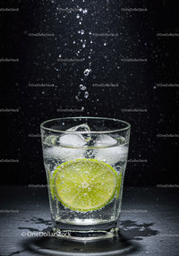 Refreshing glass of sparkling water with lime slice