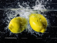 Vibrant Lemons Splashing in Water with Dynamic Motion