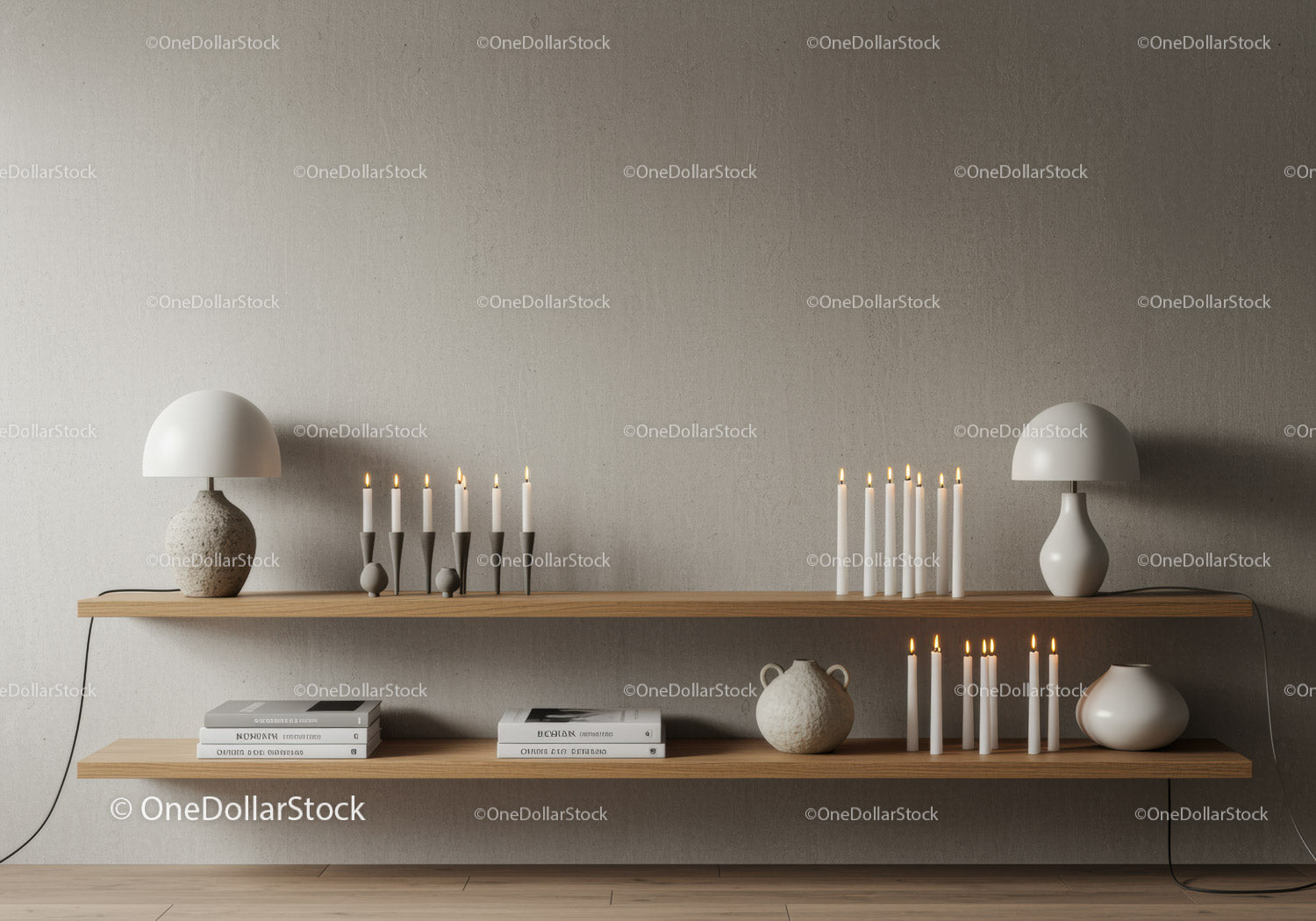 Minimalistyczna półka ze świecami i nowoczesnymi lampami stołowymi