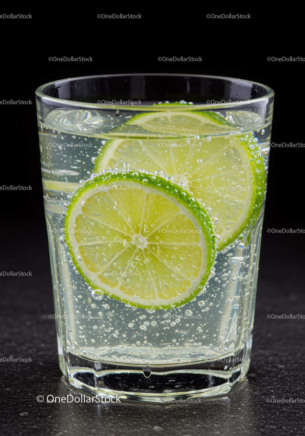 Refreshing sparkling water with lime slices in glass