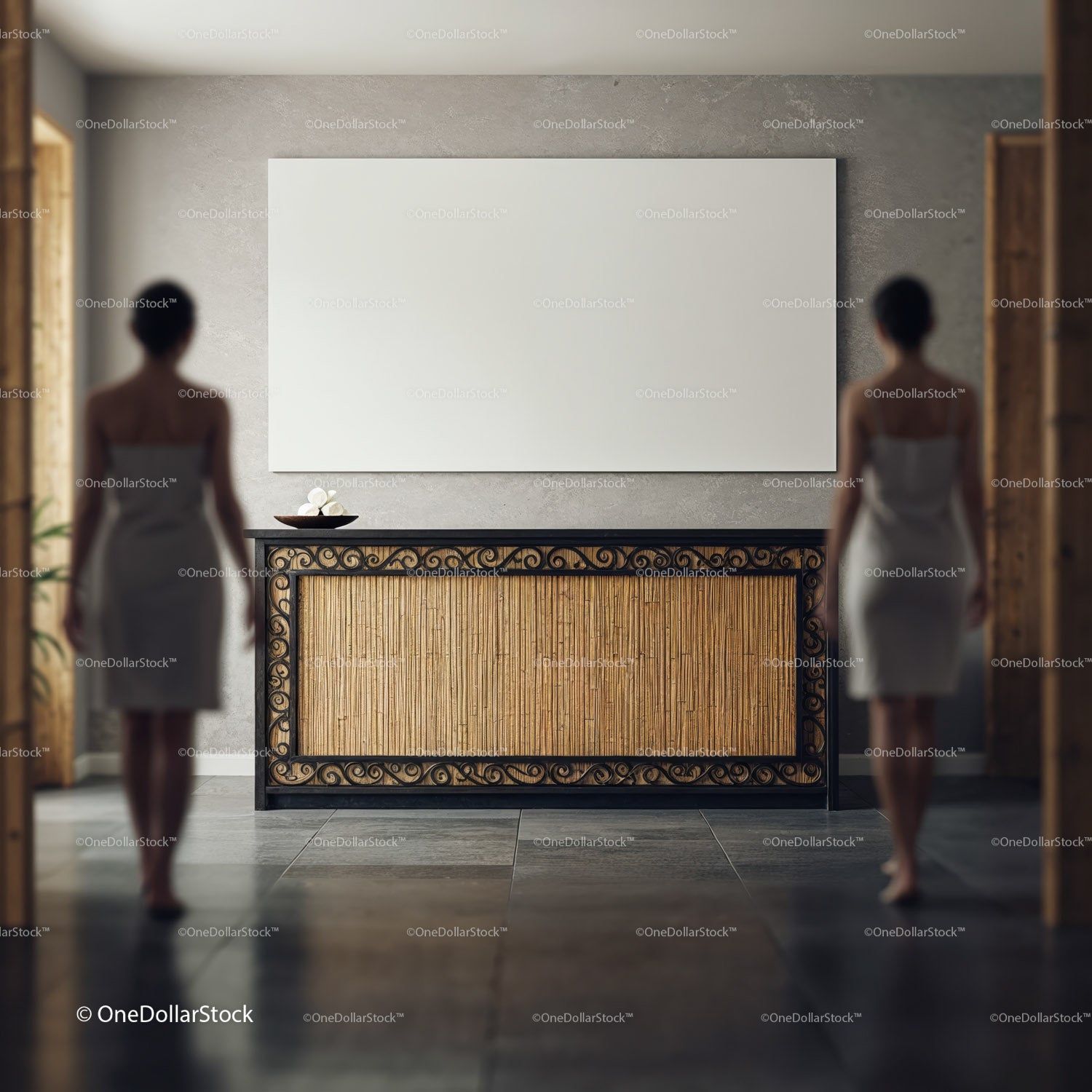 Dwie kobiety wchodzące do recepcji Calm Spa