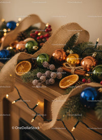 Festive Christmas Garland with Natural and Shiny Accents
