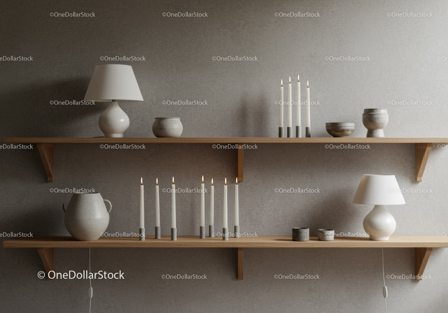 Minimalistyczne drewniane półki ze świecami i ceramicznymi dekoracjami