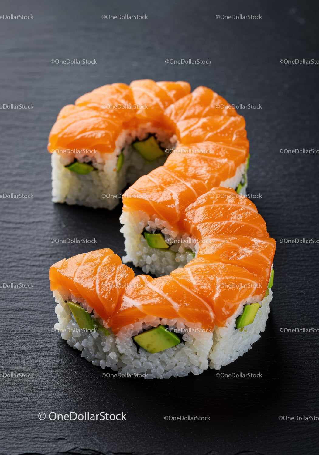 Rolki sushi z łososiem w kształcie cyfry dziewięć