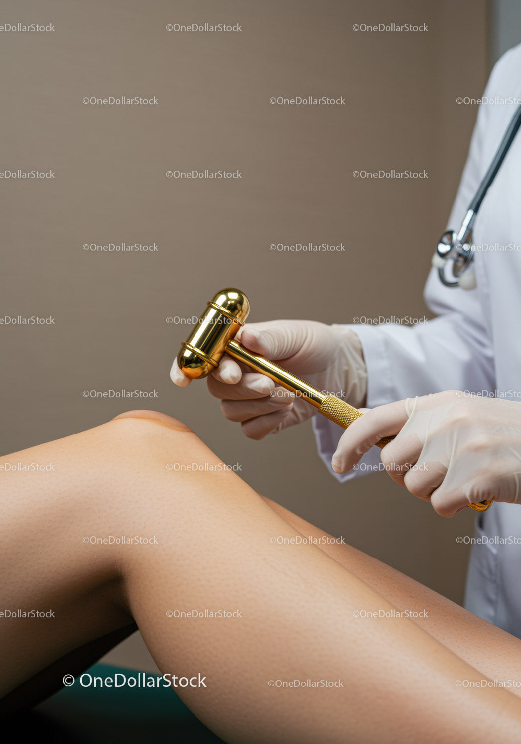 Zabieg dermatologiczny skóry z udziałem pacjenta i pracownika służby zdrowia