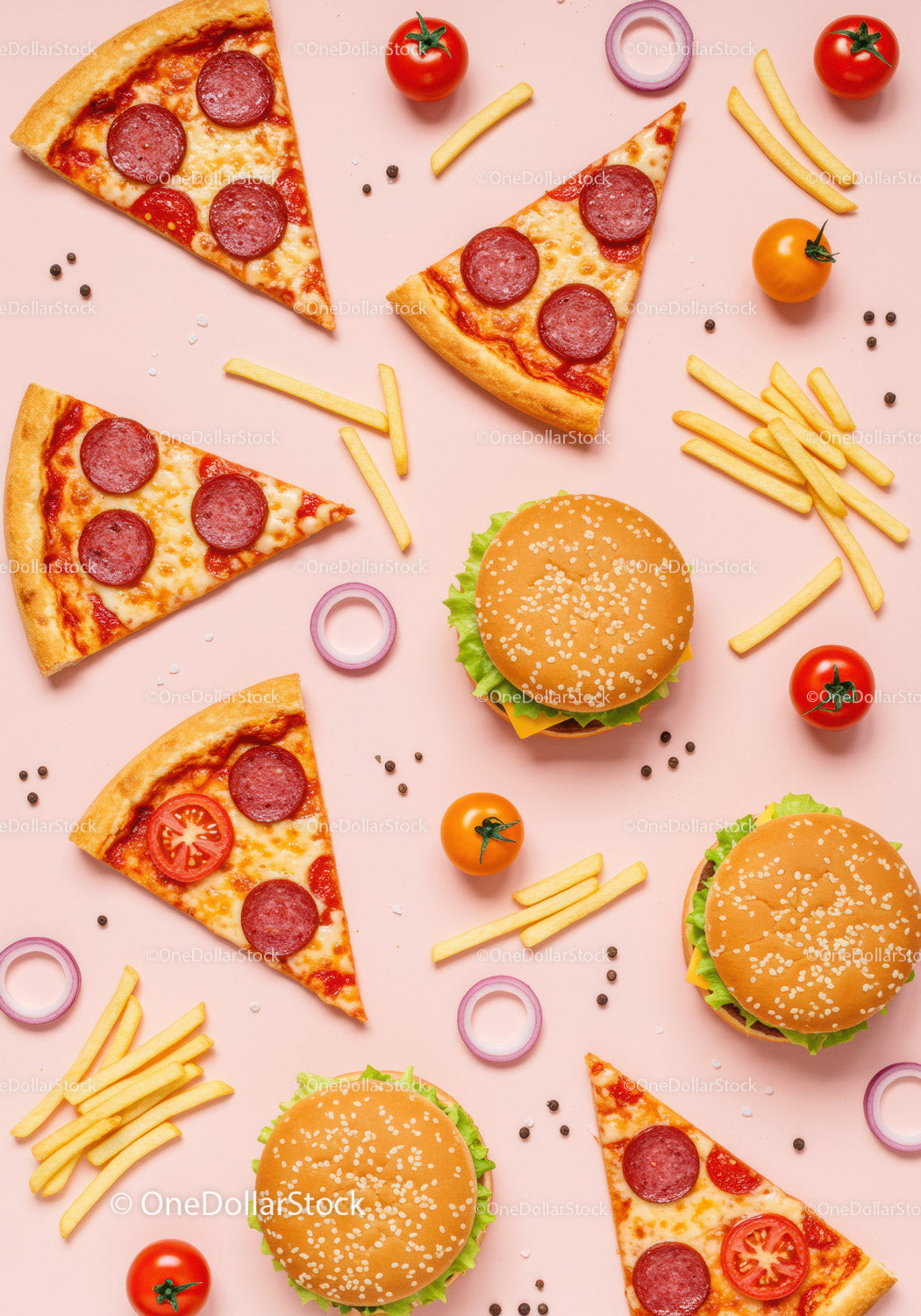 Płaski układ kawałków pizzy pepperoni, burgerów i frytek