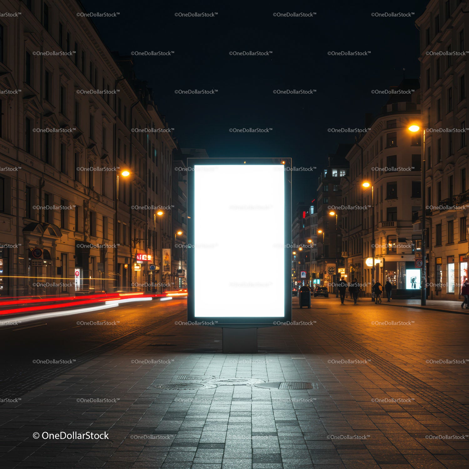 Oświetlony billboard miejski na spokojnej ulicy miejskiej nocą