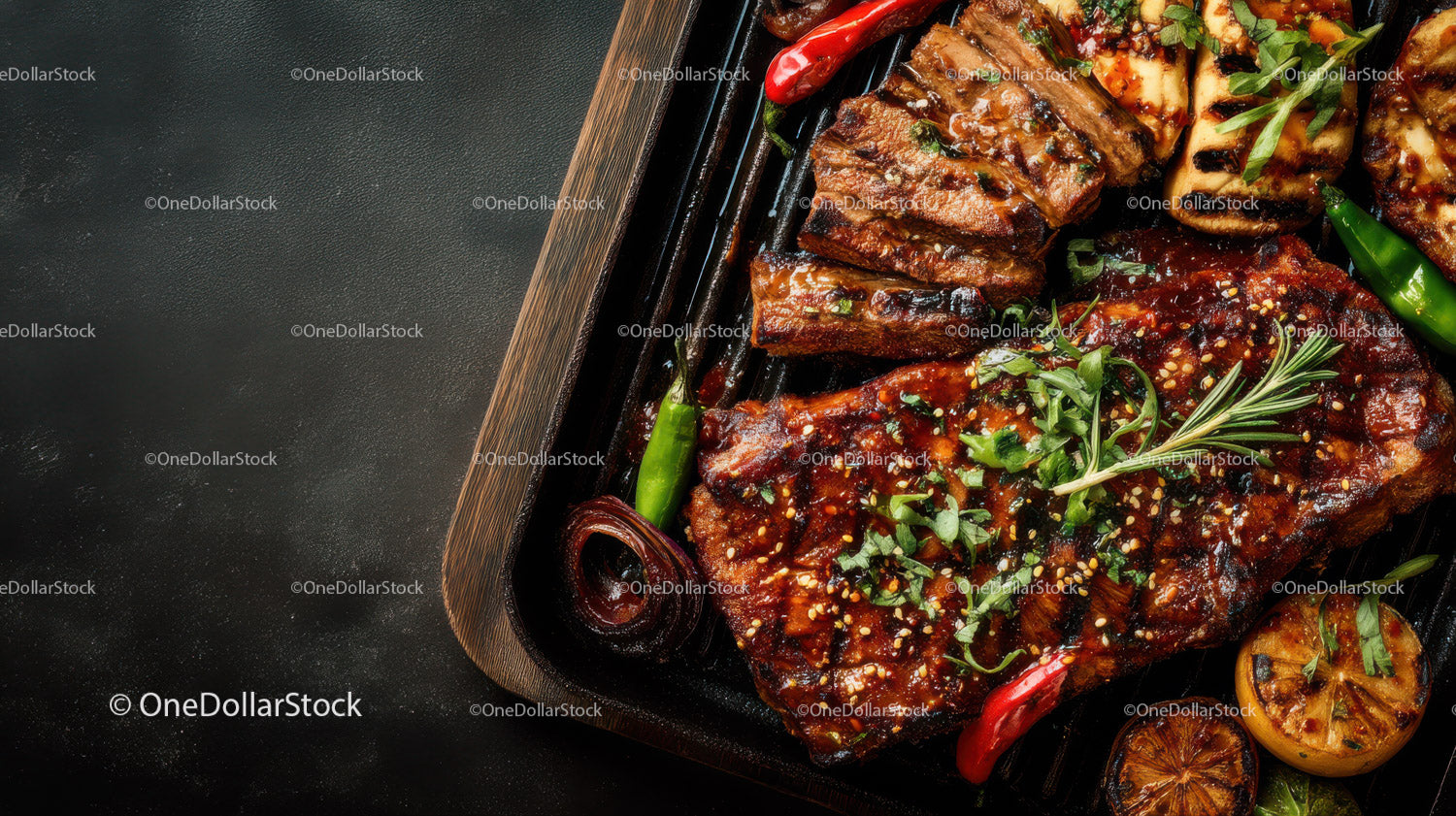 Barbecue Ribs with Spicy Sauce and Roasted Garlic on Black Serving Tray