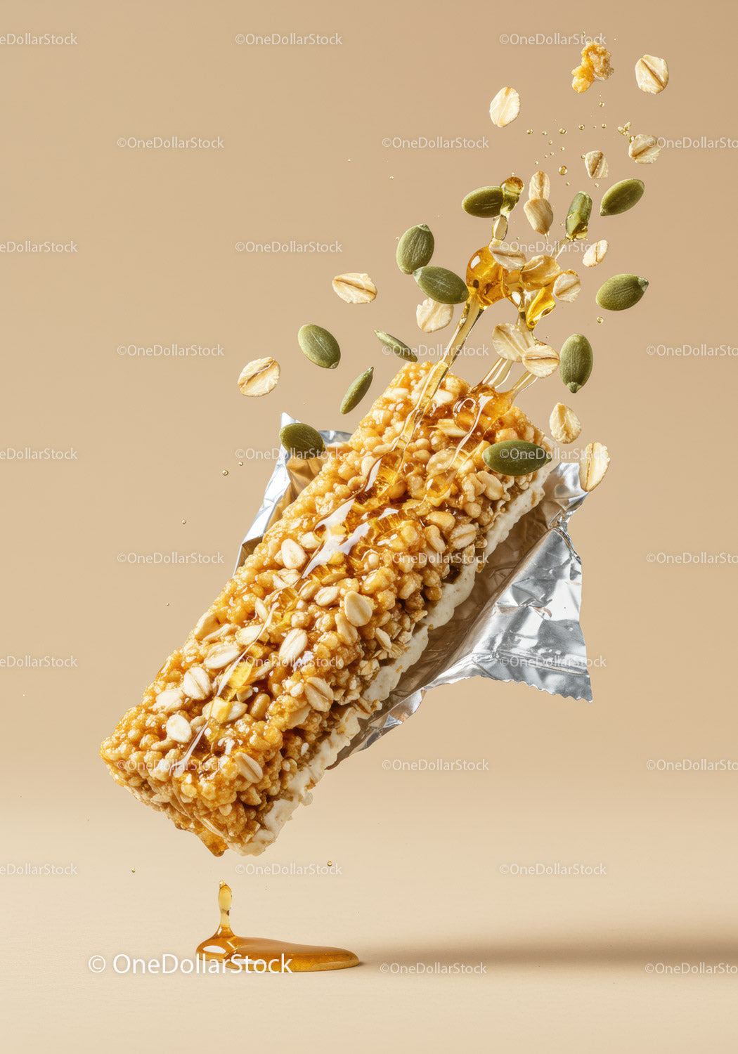 Chrupiący batonik granola z miodową polewą i nasionami