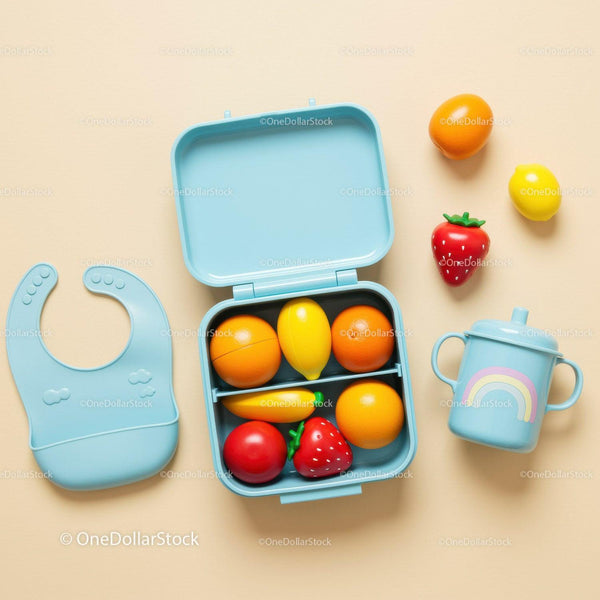 Niebieski lunchbox dla malucha z kolorowymi zabawkowymi owocami