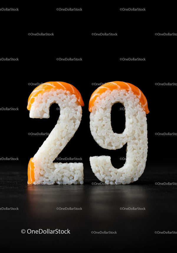 Liczby 29 zrobione z ryżu do sushi i łososia
