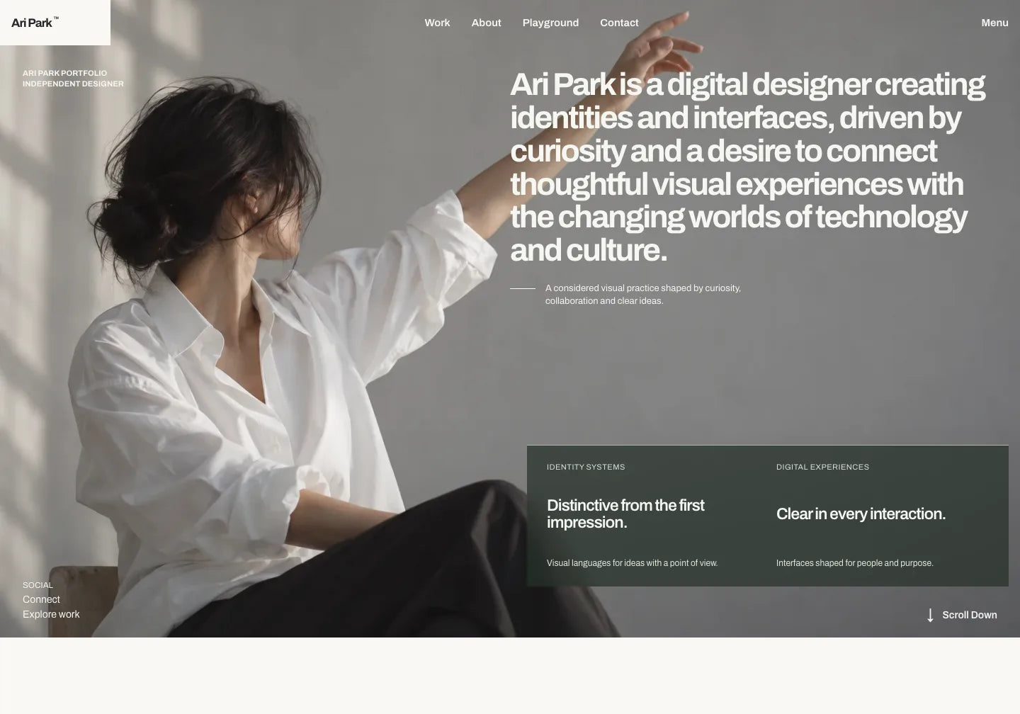 Originales Editorial Portfolio: Ari-Park-Porträt, englische Designerbeschreibung und zwei Textpanels im Hero.